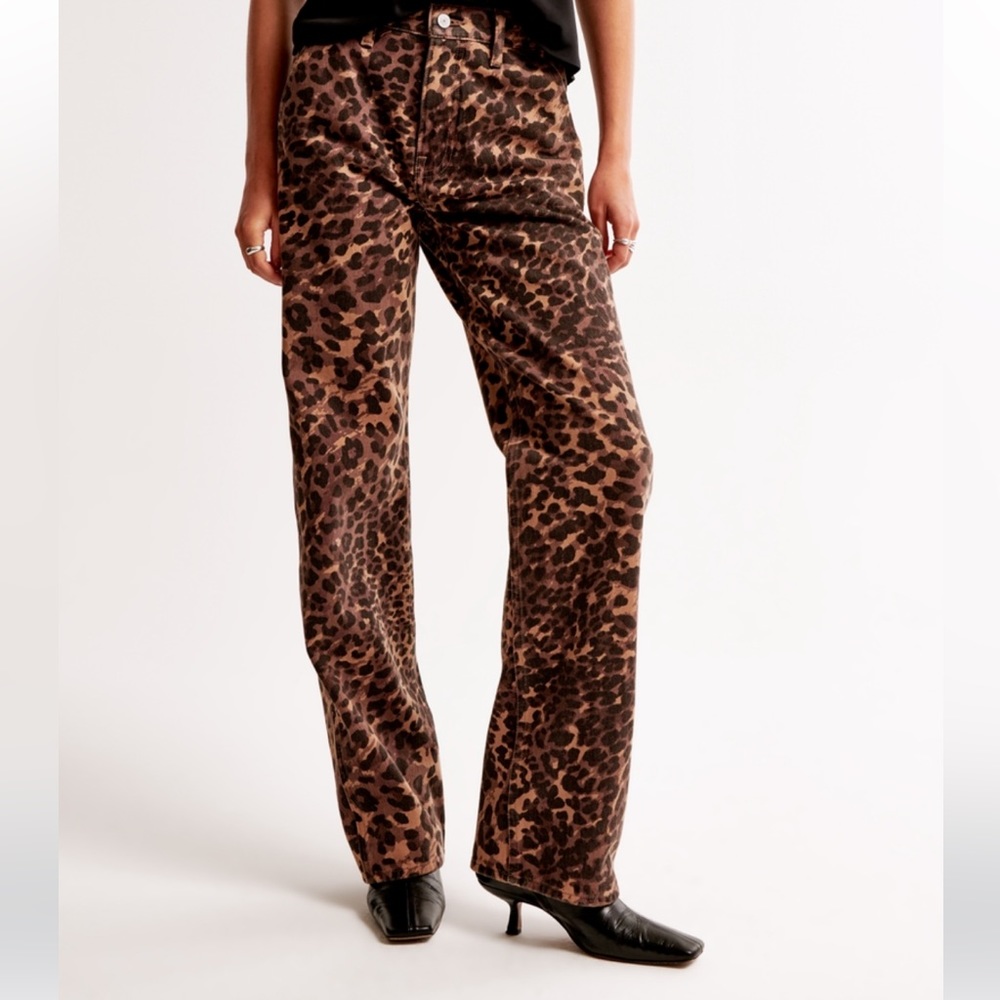Abercrombie & Fitch Mid Rise Slouchy Jean Leopard Size 27